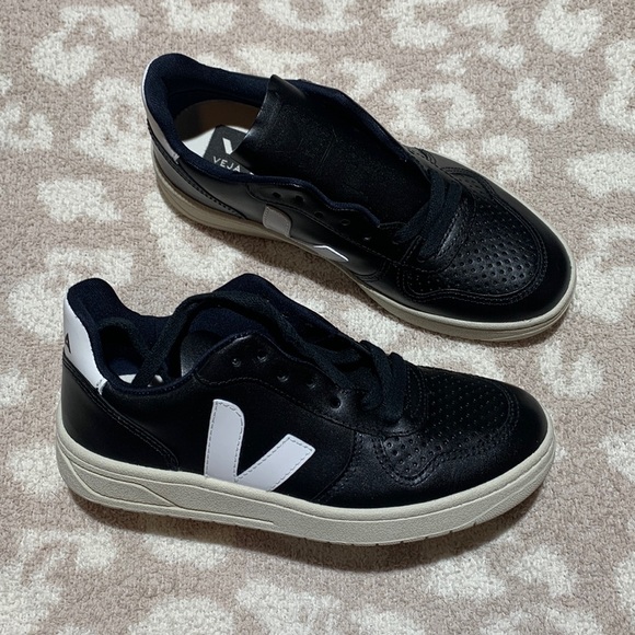 Veja V-10 Mesh Sneaker